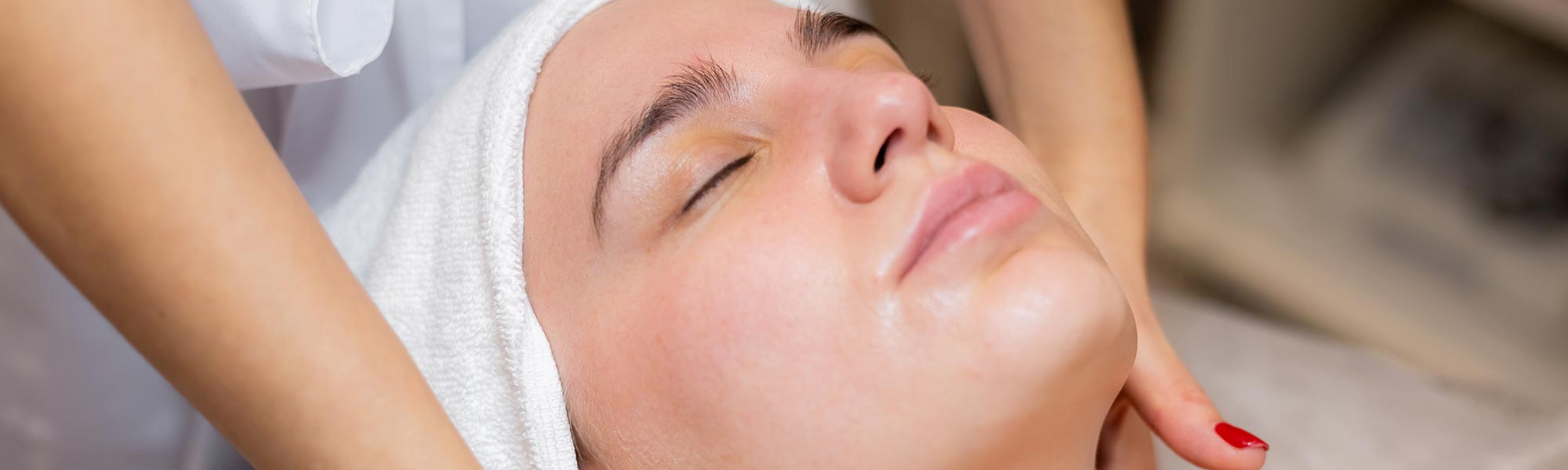 An Experience Beauty Clinic is located in the Melbourne CBD, providing beauty therapist and facial services